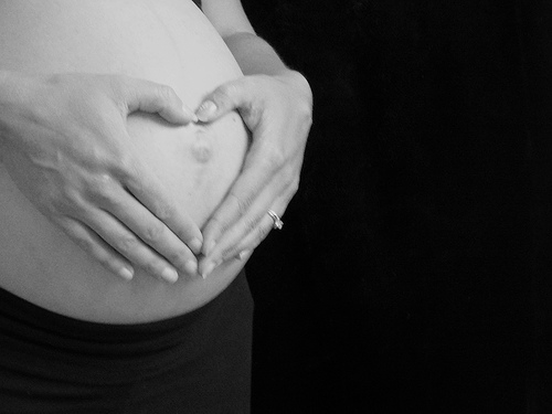 com quantos meses a barriga começa a aparecer na gravidez
